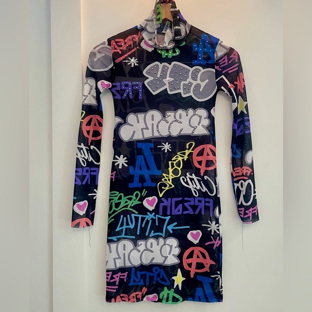Colorful Graffiti Print Long Sleeve Tunic with neon green pants. Jazz costume